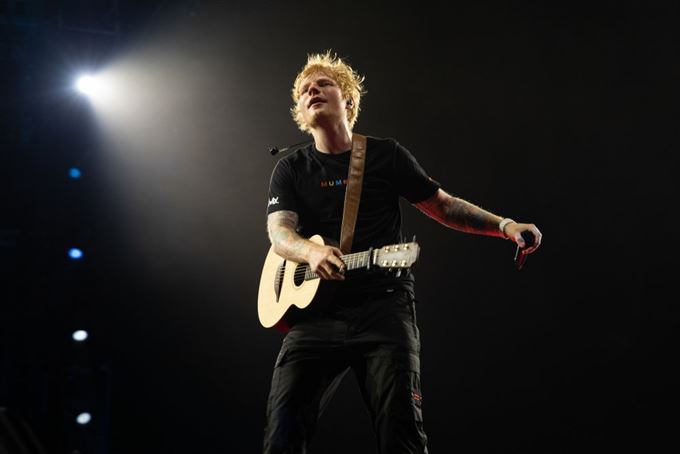 Ed Sheeran på scenen