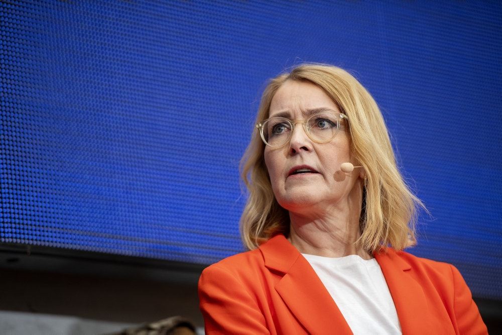 Kvinde bliver interviewet