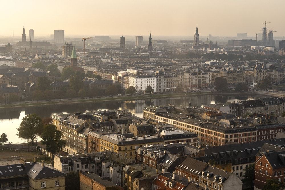 luftfoto af by