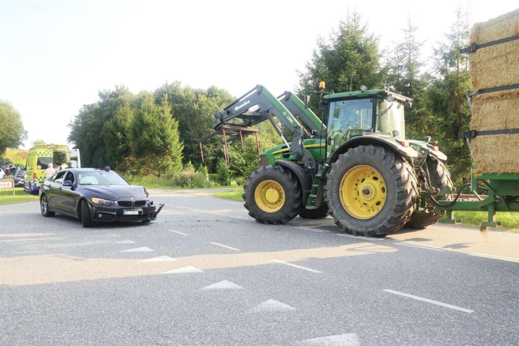 en bil og traktor