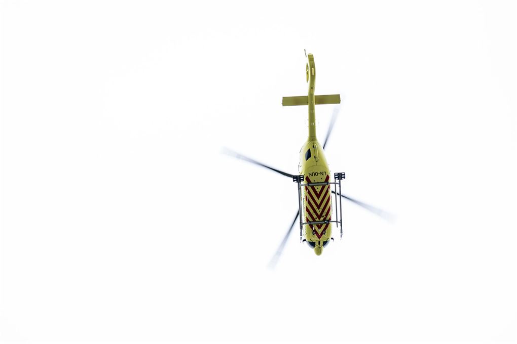 Lægehelikopter set fra jorden