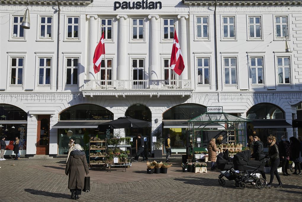 Paustian udefra.