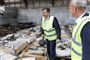 personer i en brandtomt