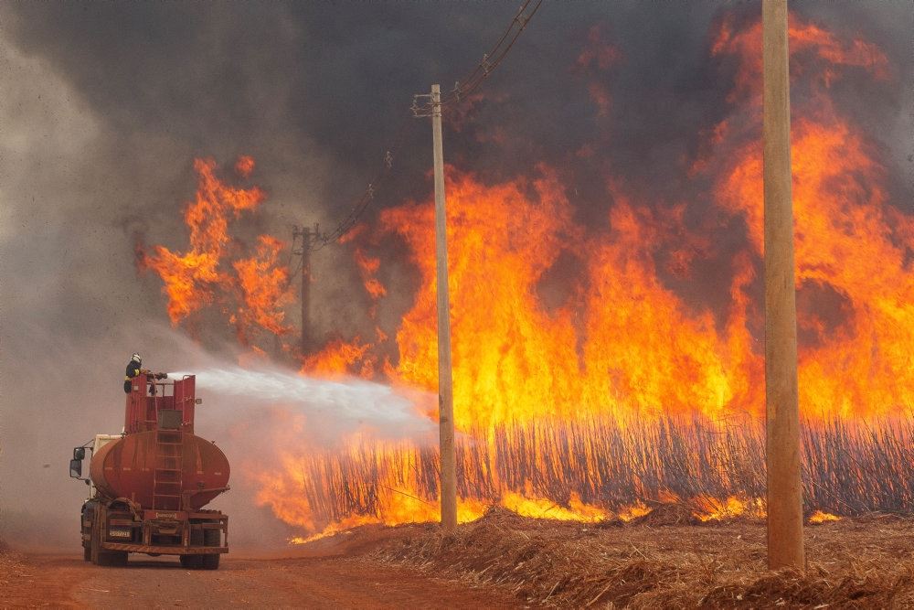 voldsomme flammer