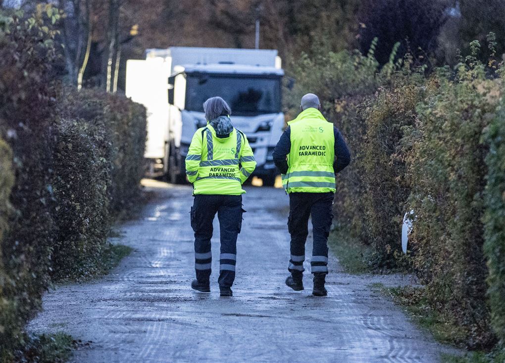 betjente og en af politiets vogne