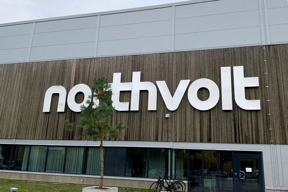 Firma logo på facade