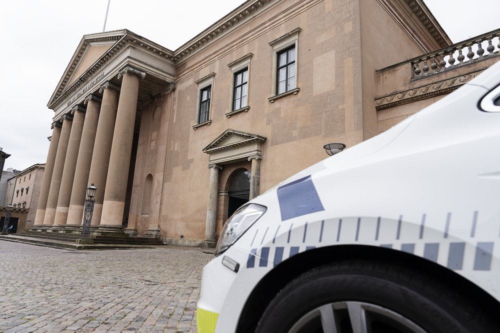 stor rød murstensbygning i københavn