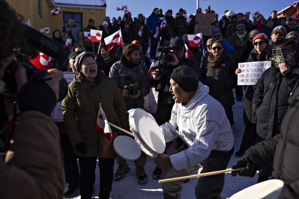 demonstranter med bannere