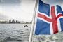 et islandsk flag i stævnen på en båd