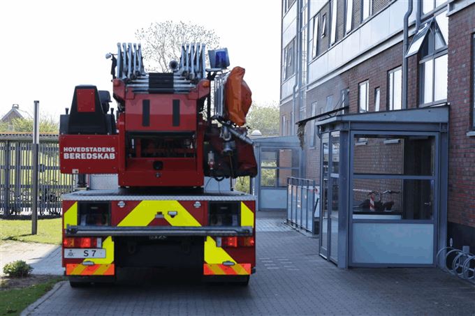 Brandbil ved lejlighedsbyggeri