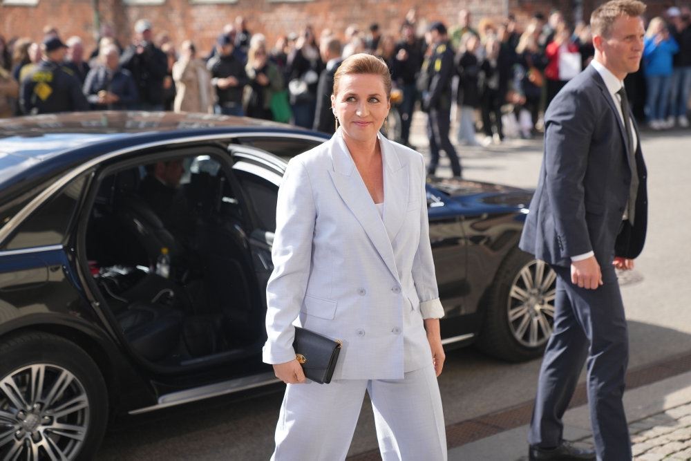 mette frederiksen helt i hvidt