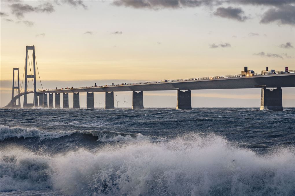 storebæltsbroen ved aftentide