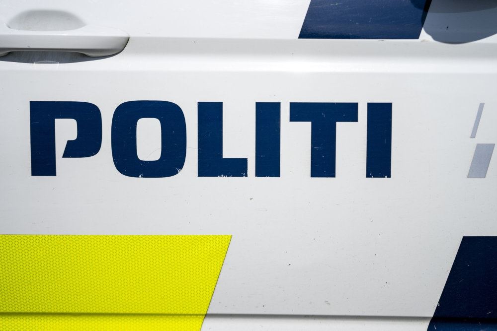 Side på politibil