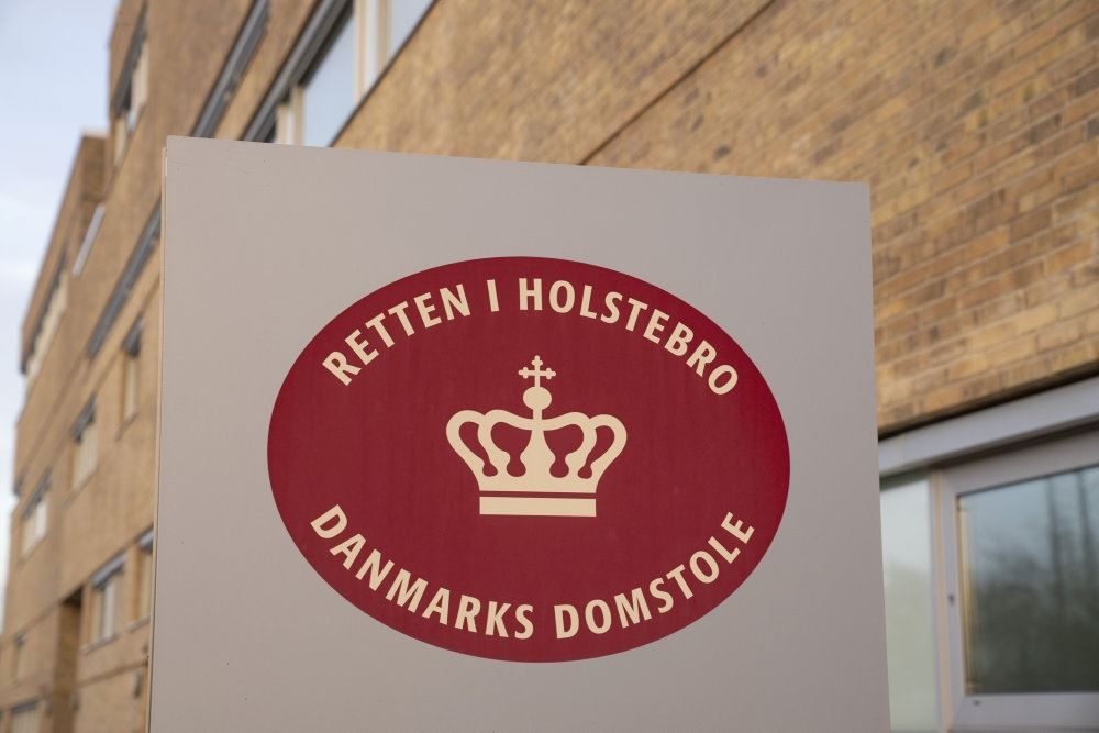Skilt foran retten i HOlstebro