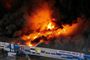 voldsomme flammer fra bygning
