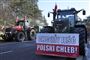 Traktor bag et protestskilt
