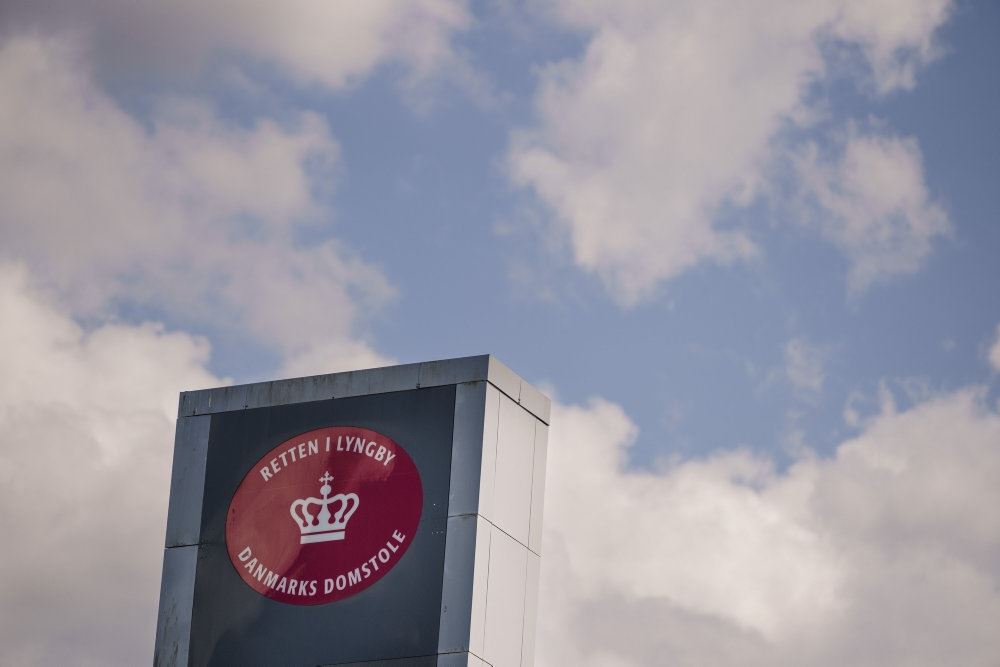 skilt foran retten i lyngby