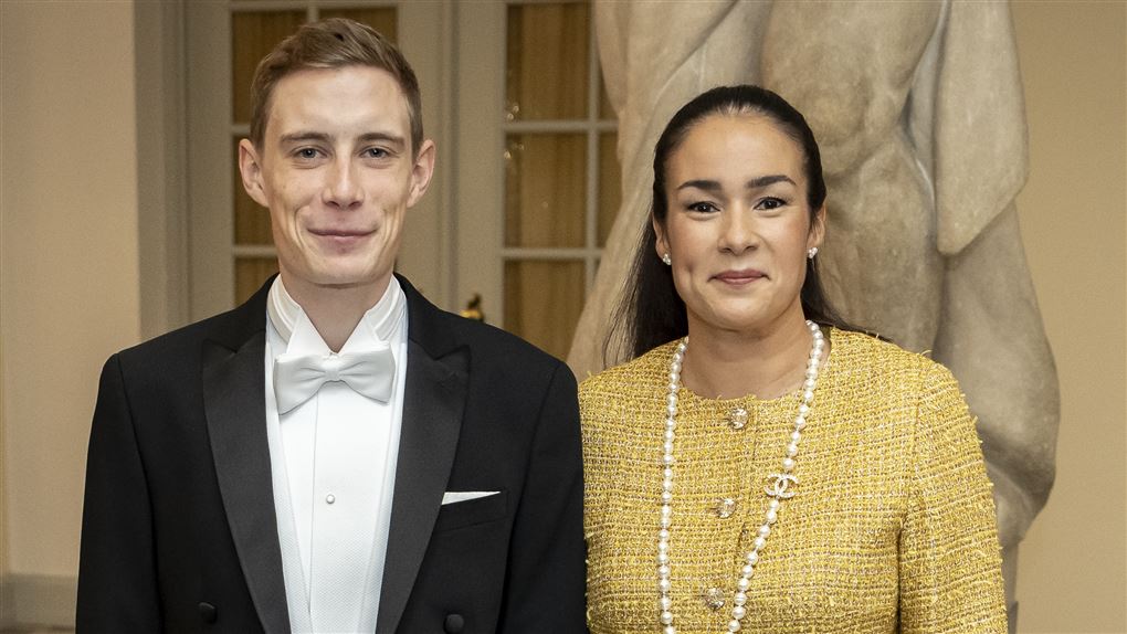 nydeligt par i det stiveste puds