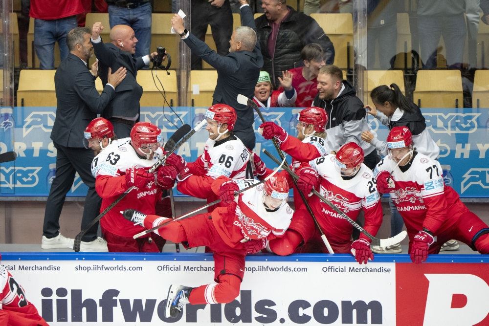 ishockeyspillere på isen