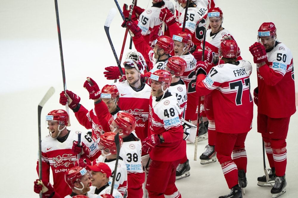 ishockeyspillere på isen