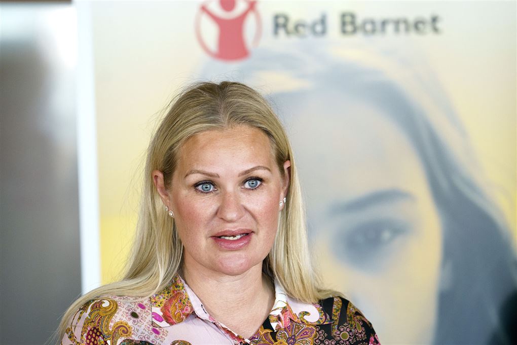 Britt Bager taler ved et pressemøde