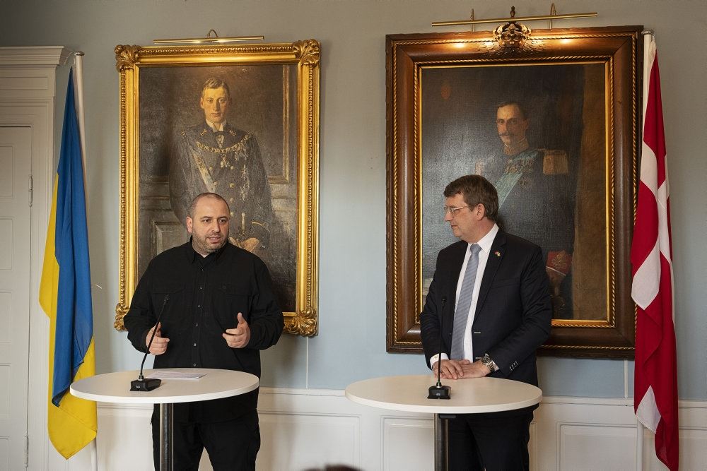 politikere taler sammen