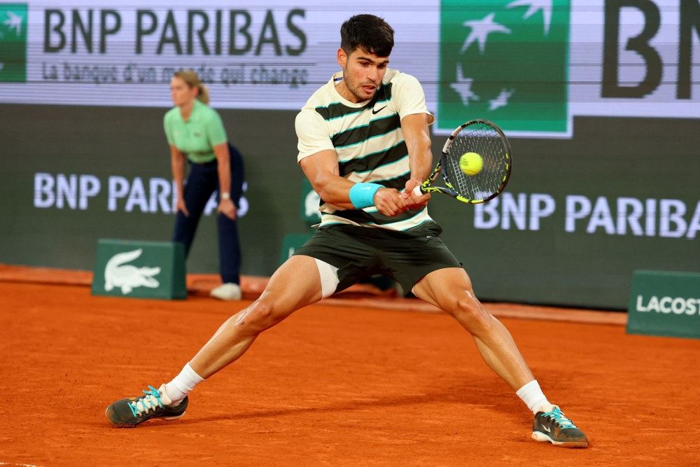 tennisspiller smascher