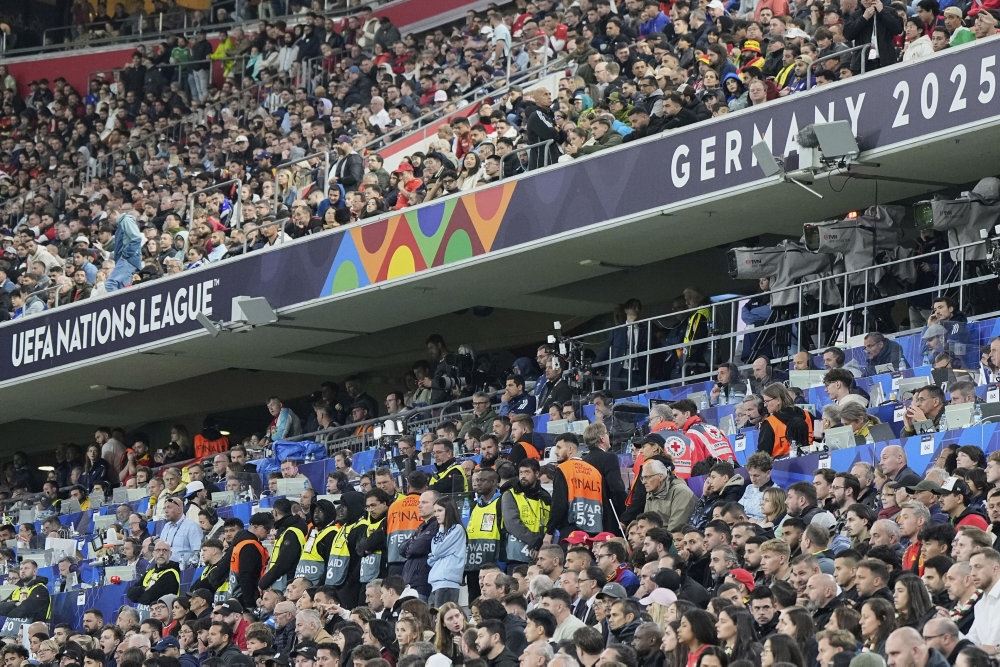 et fyldt stadion