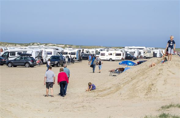 Stor oliespild på dansk strand: Oprydning forventes at tage to dage – adgang er midlertidigt lukket