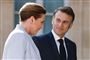 Mette Frederiksen og Macron taler sammen