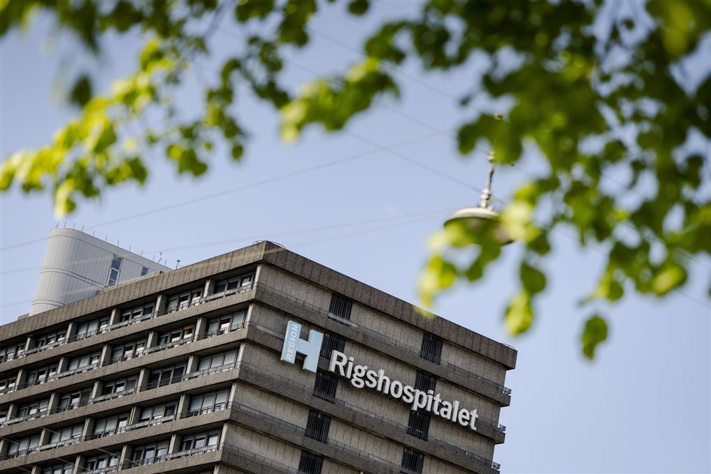 Toppen af hospital set fra park