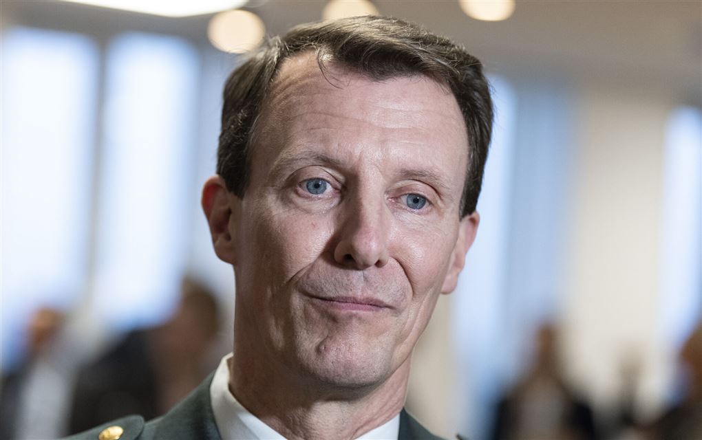 en prins ser misfornøjet ud