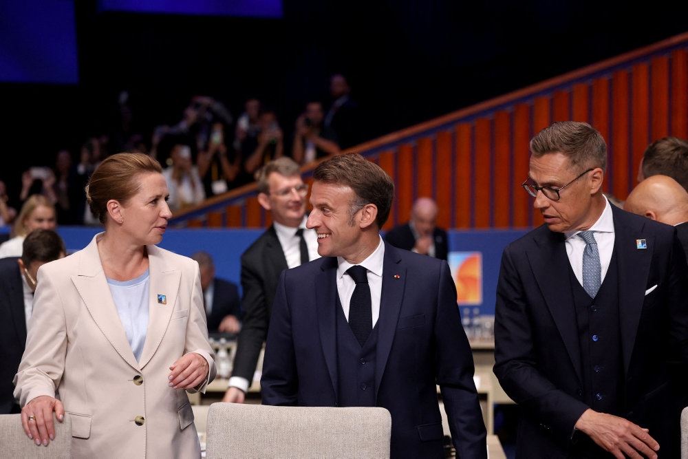 politikere mødes ved nato-møde 