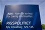 bygning med massiv tekst