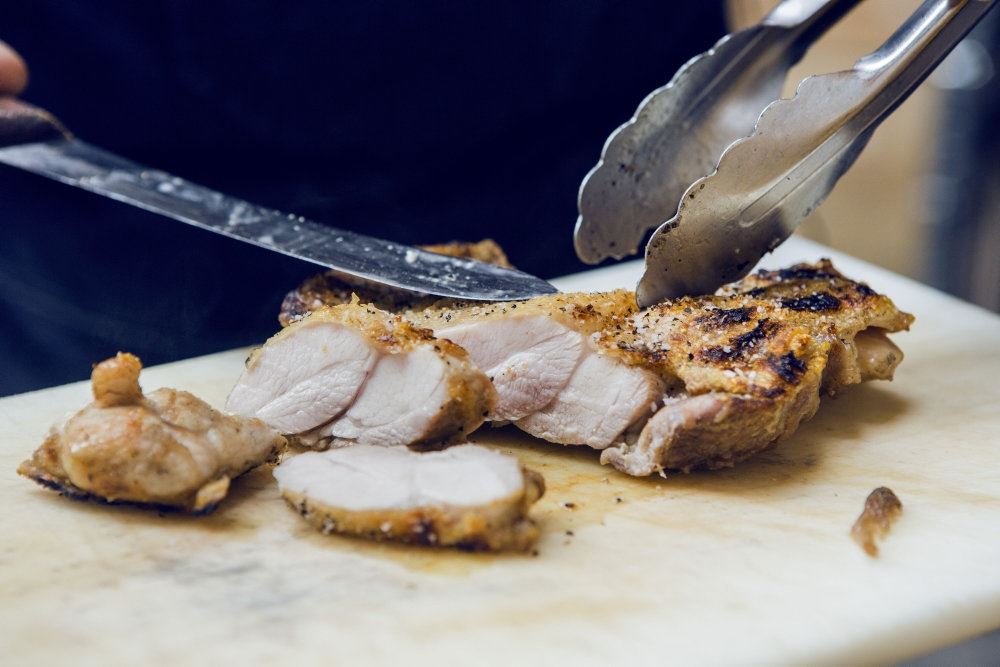 udskåret stegt kyllingebrystfilet