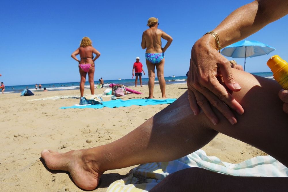badegæster på strand