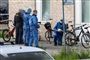 Politifolk i gang med at undersøge gerningssted