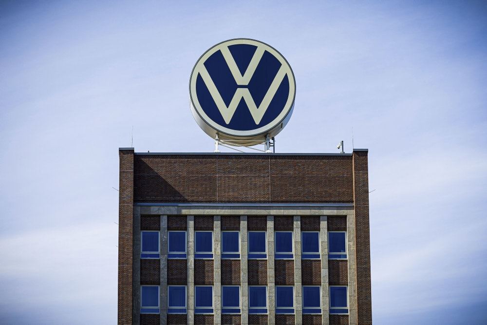 logo på stor bygning - Volkswagen