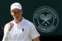 tennisspiller knytter håmden i triumf