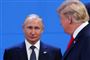 Trump kigger på smilende Putin