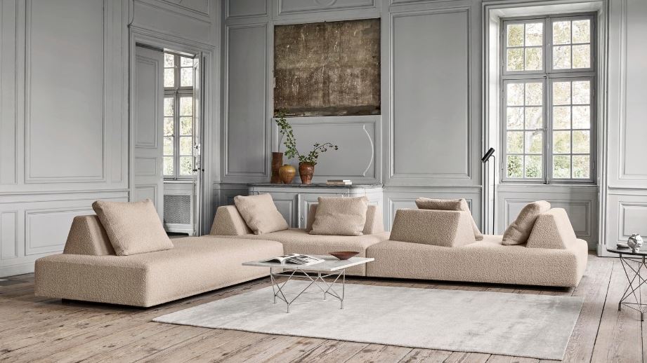 et sofasæt i en udstilling