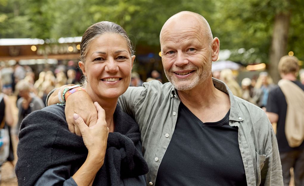 et par smiler til fotografen
