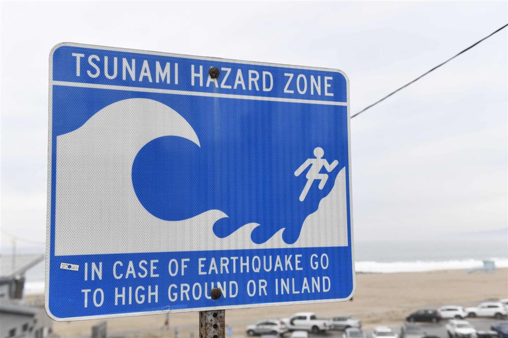 skilt med advarsel om tsunami