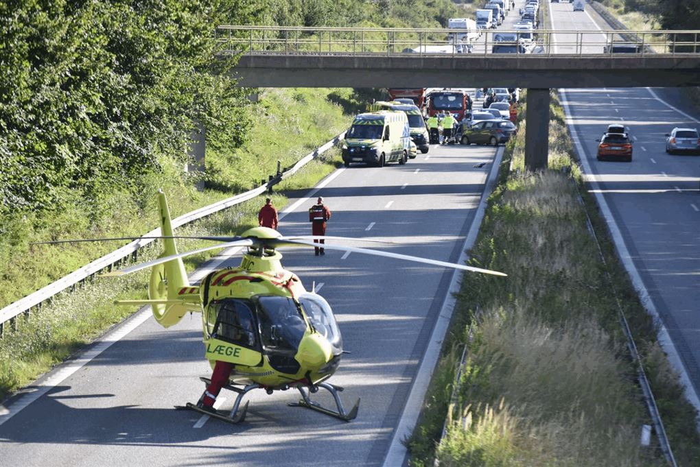 en ulykke helikopter på vejebanen