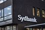 Billede af Sydbanks logo på en facade