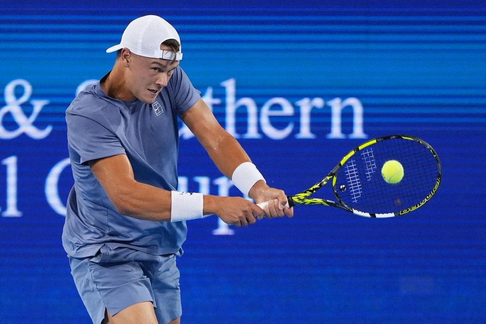 en tennisspiller i aktion