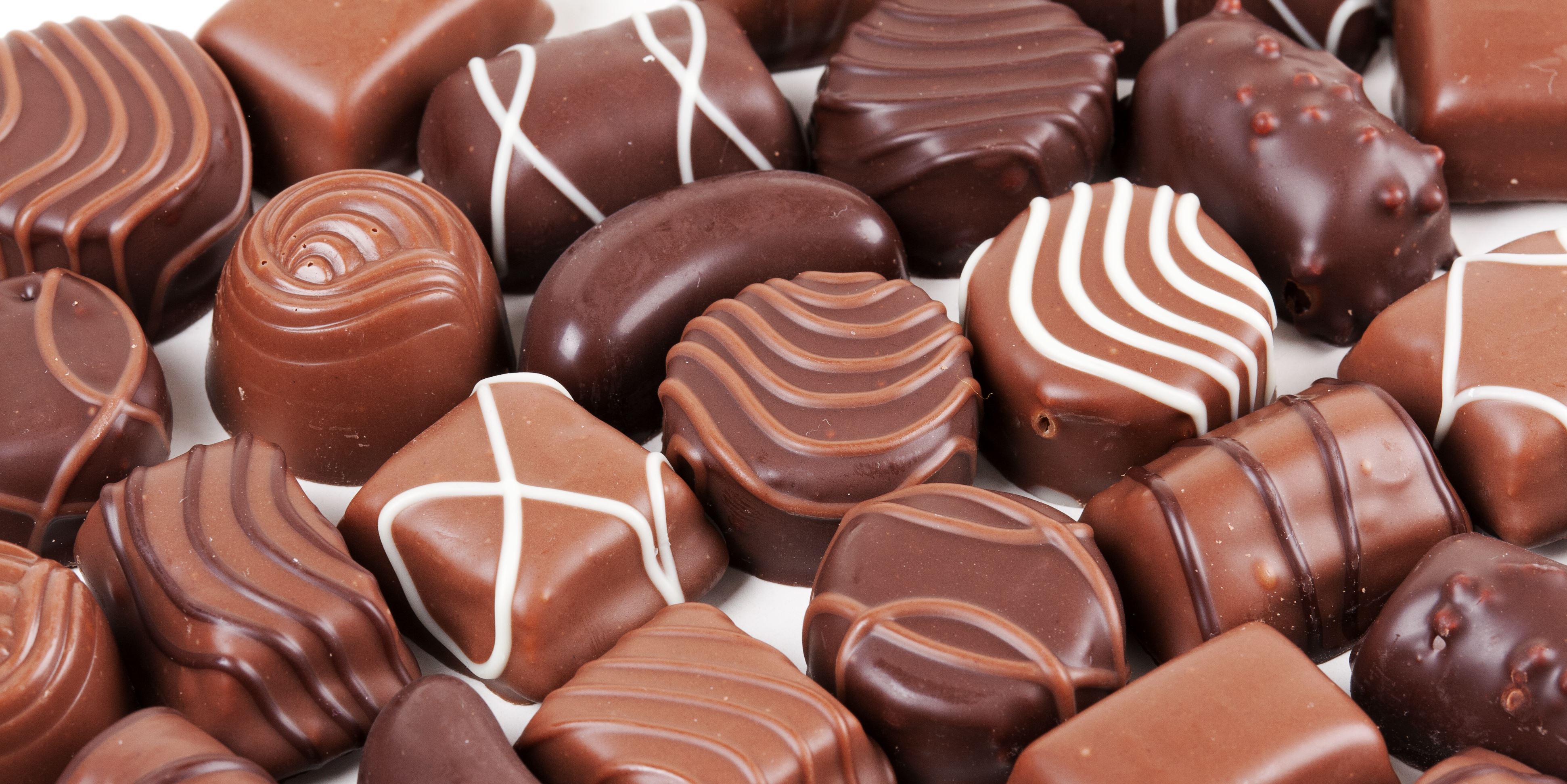 Chocolate candy. Конфеты на белом фоне. Эскиз конфеты