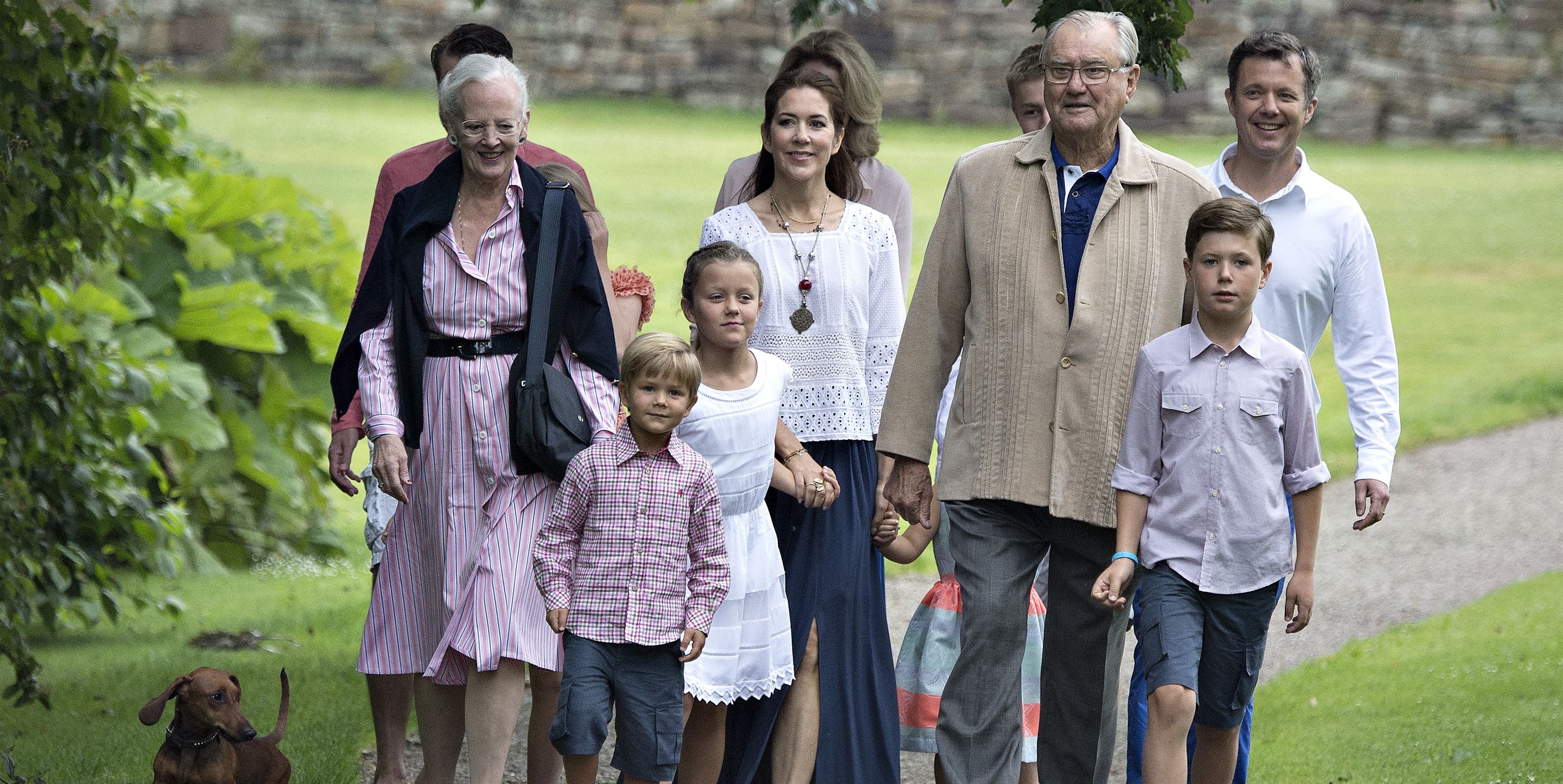 История жизни обычной семьи 18. Ингольф, принц датский. Королевская семья Дании. Королевская семья в обычной жизни. Семья в Британии.